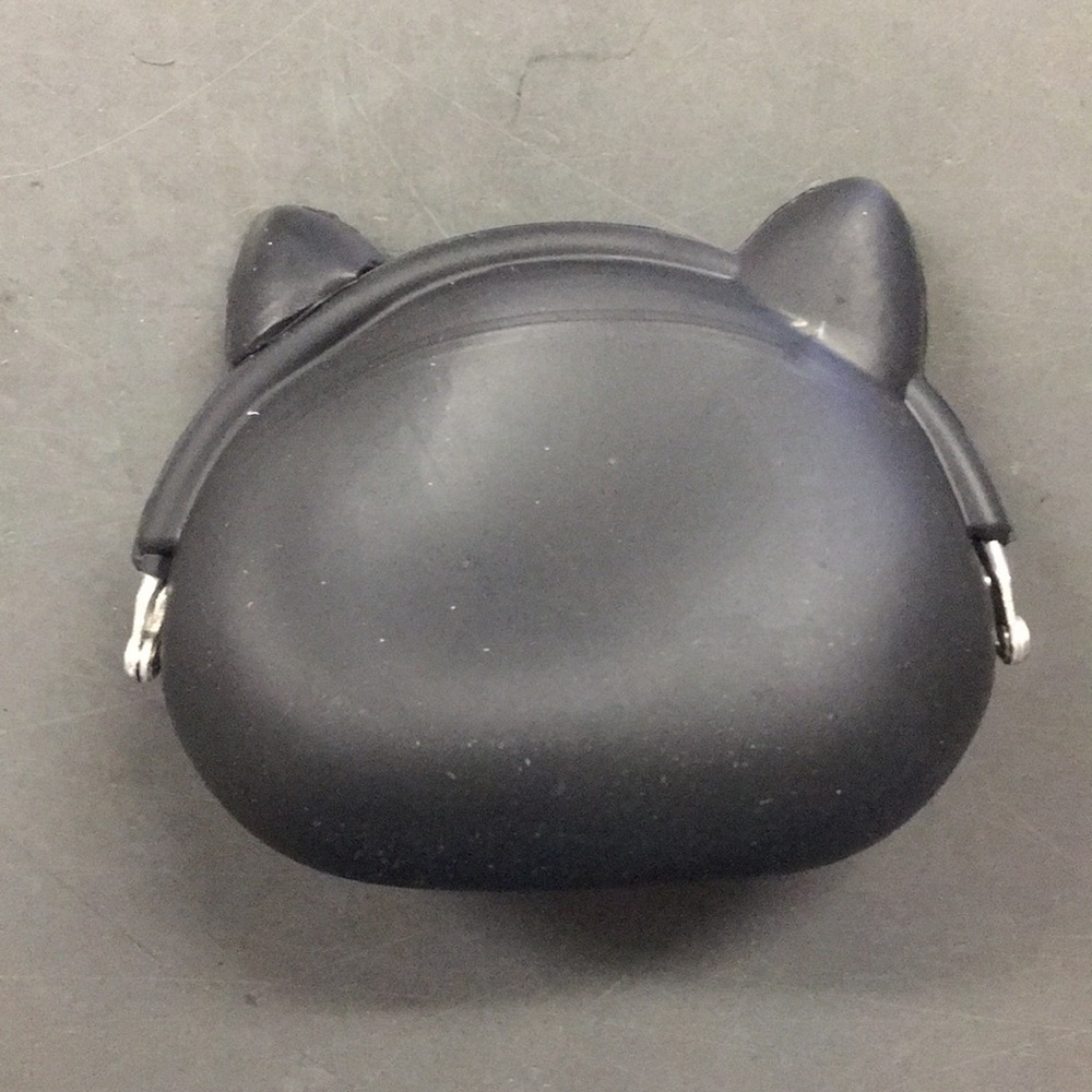 Silicone Black and Tan Dog Coin Purse - Picture 2 of 4